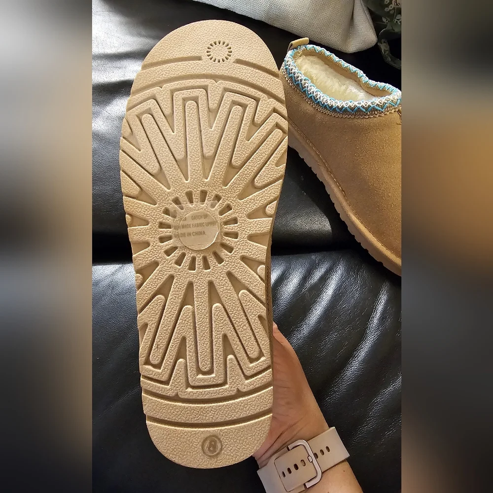 Tan Slip-On Sherpa Lined Slides with Teal Cross Stitch Trim Womens Size 8 NWOT - Picture 6 of 12
